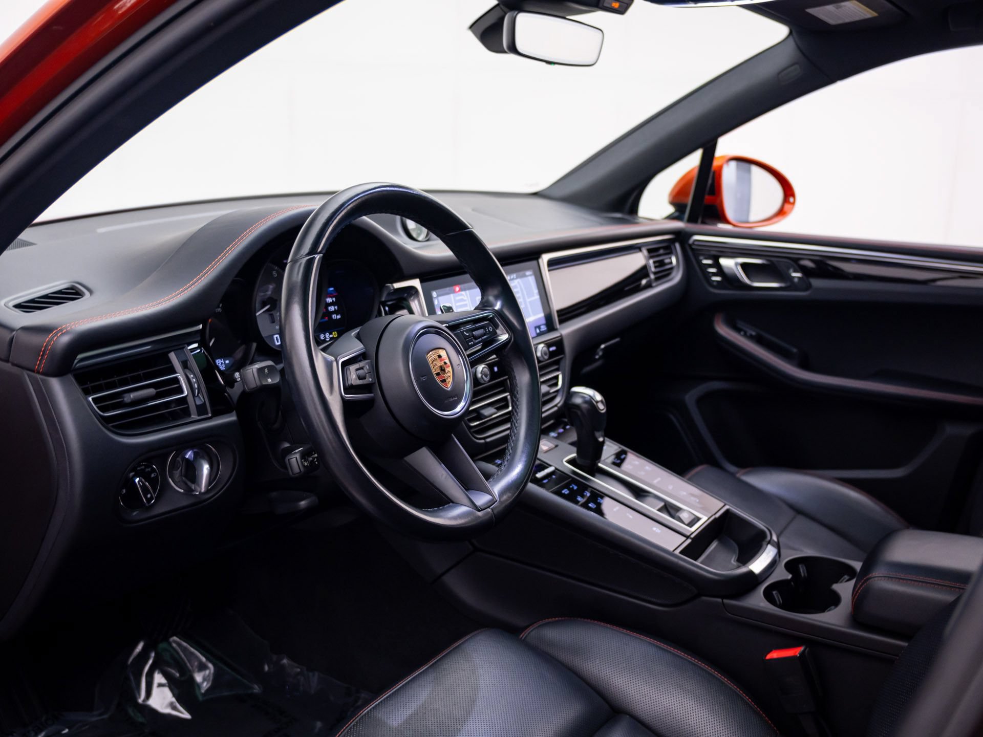 Certified 2023 Porsche Macan S AWD/4WD image 4