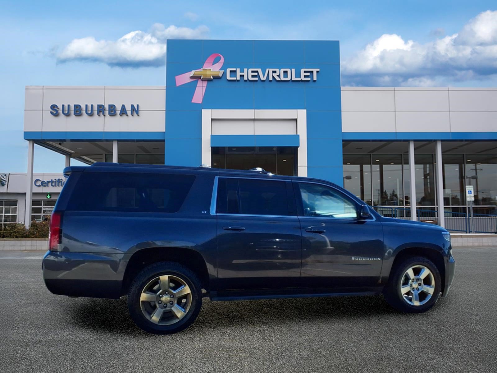 Used 2016 Chevrolet Suburban LT w/ Luxury Package AWD/4WD image 4