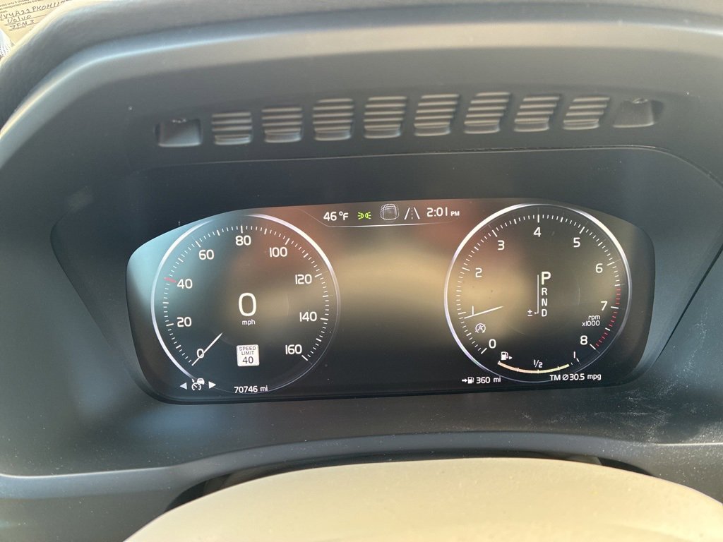 Used 2017 Volvo XC90 T6 Momentum w/ Vision Package image 18