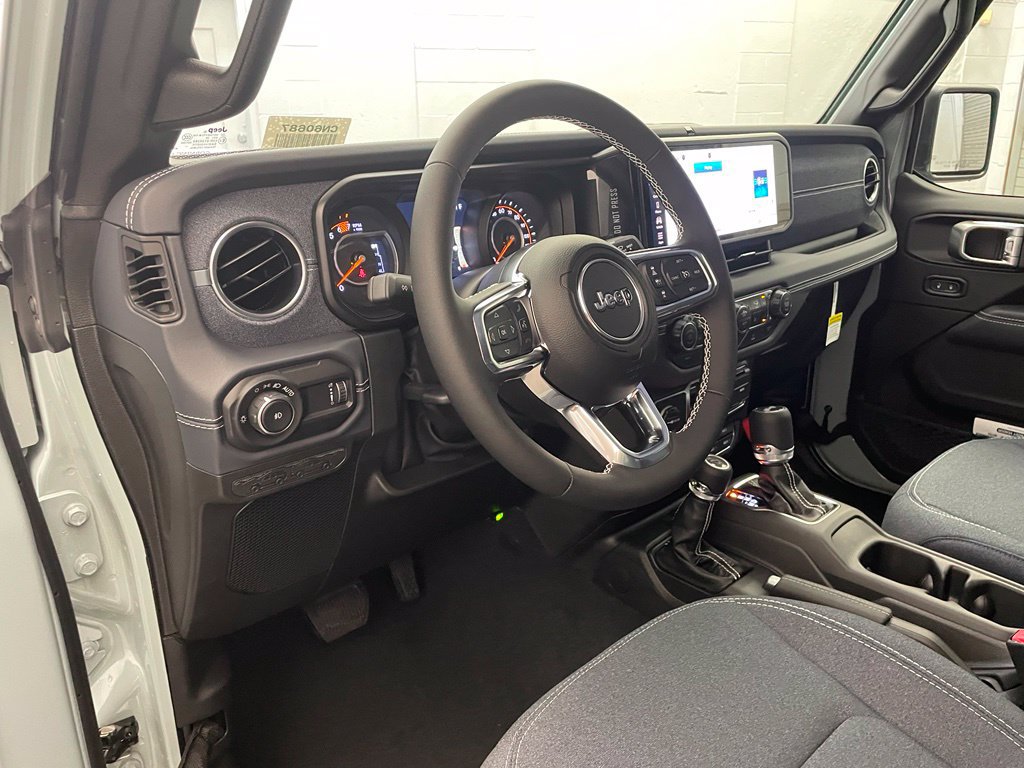 New 2026 Jeep Wrangler Unlimited Rubicon w/ Rockslide Package AWD/4WD image 14