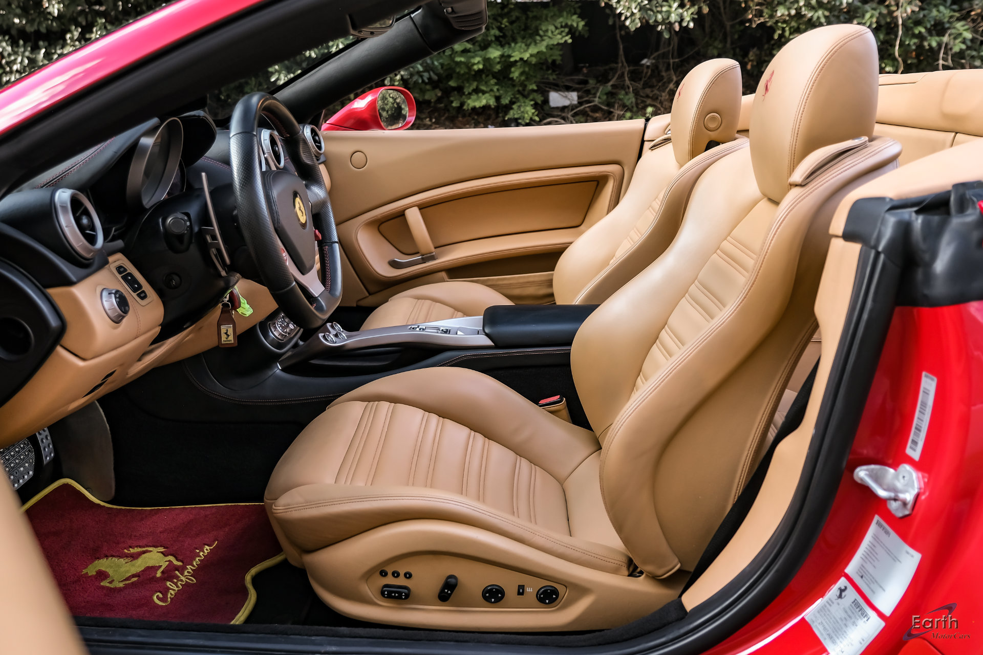 Used 2014 Ferrari California RWD image 43