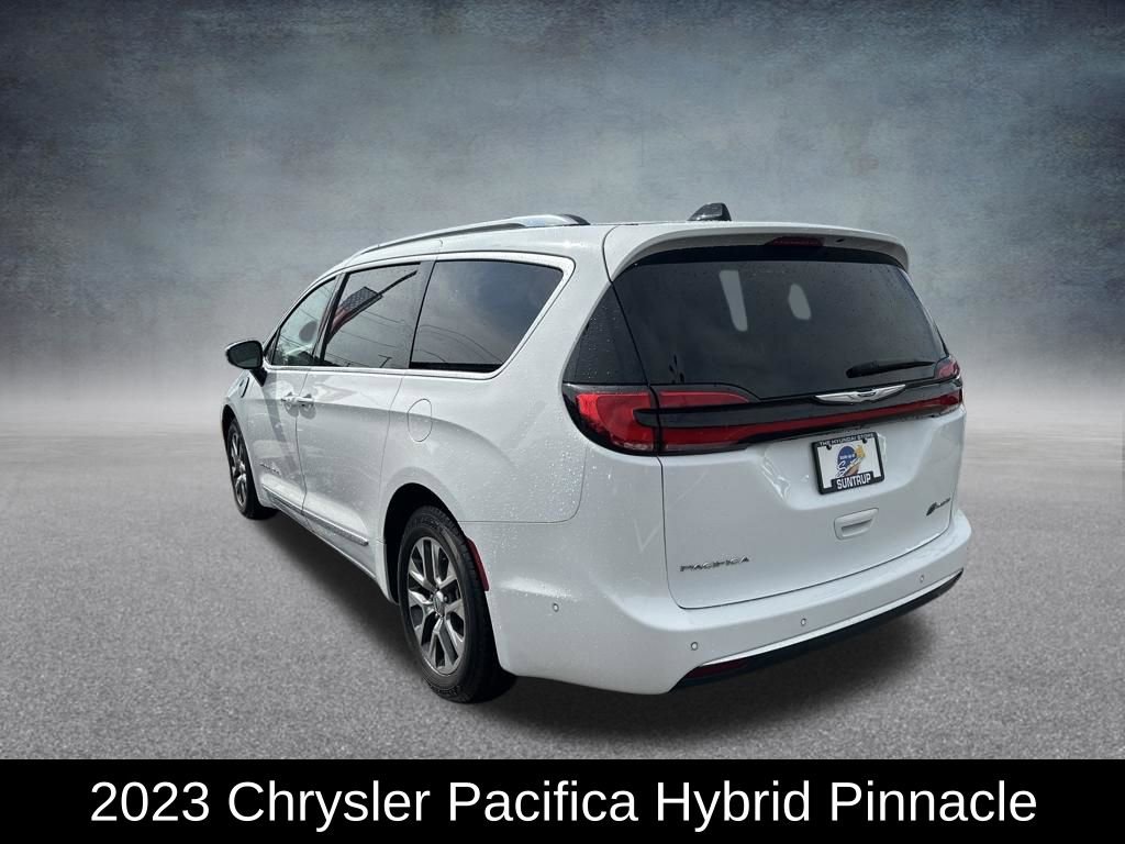 Used 2023 Chrysler Pacifica Pinnacle FWD image 3