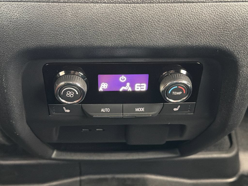 Used 2024 Chevrolet Traverse RS FWD image 13