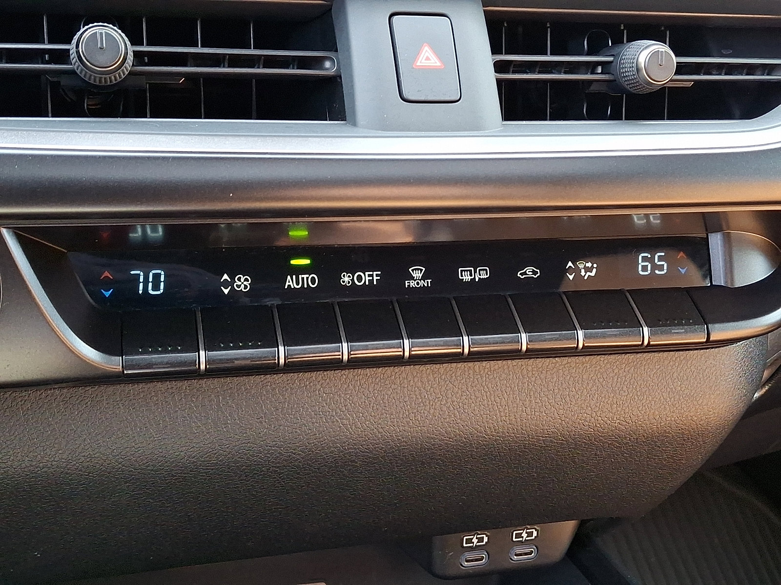 Used 2024 Lexus UX 250h AWD w/ Premium Package image 16