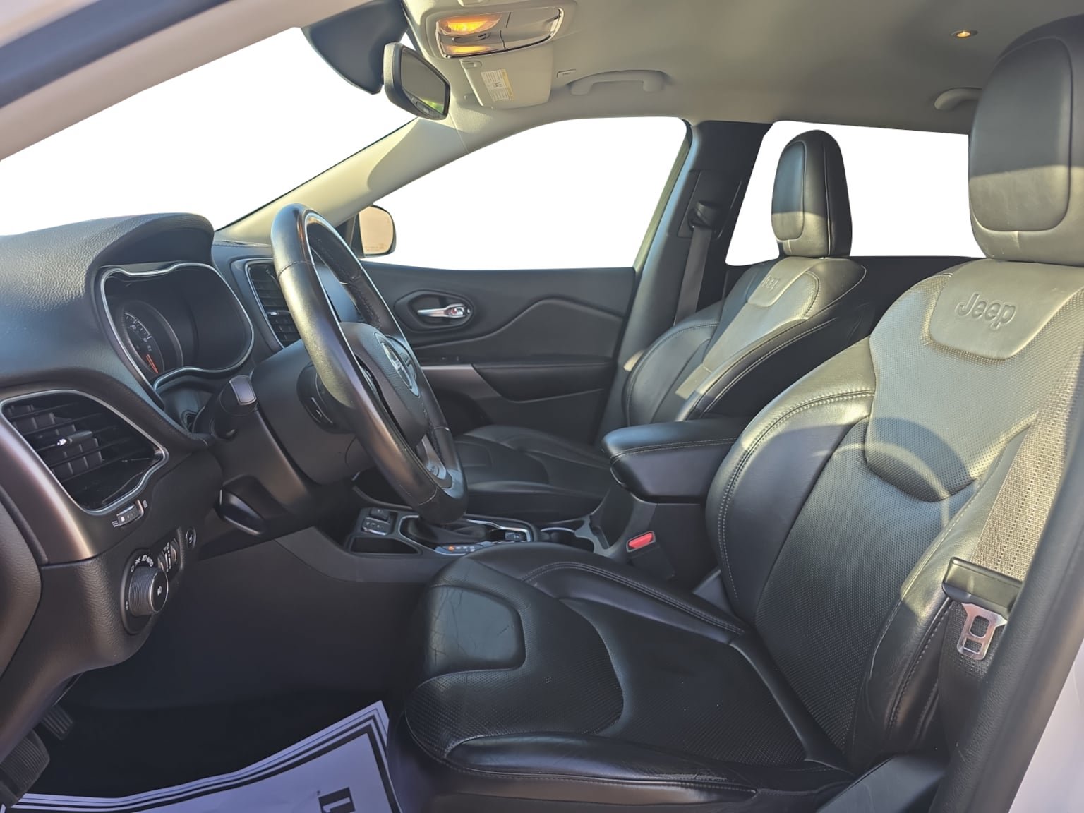 Used 2019 Jeep Cherokee Limited FWD image 10