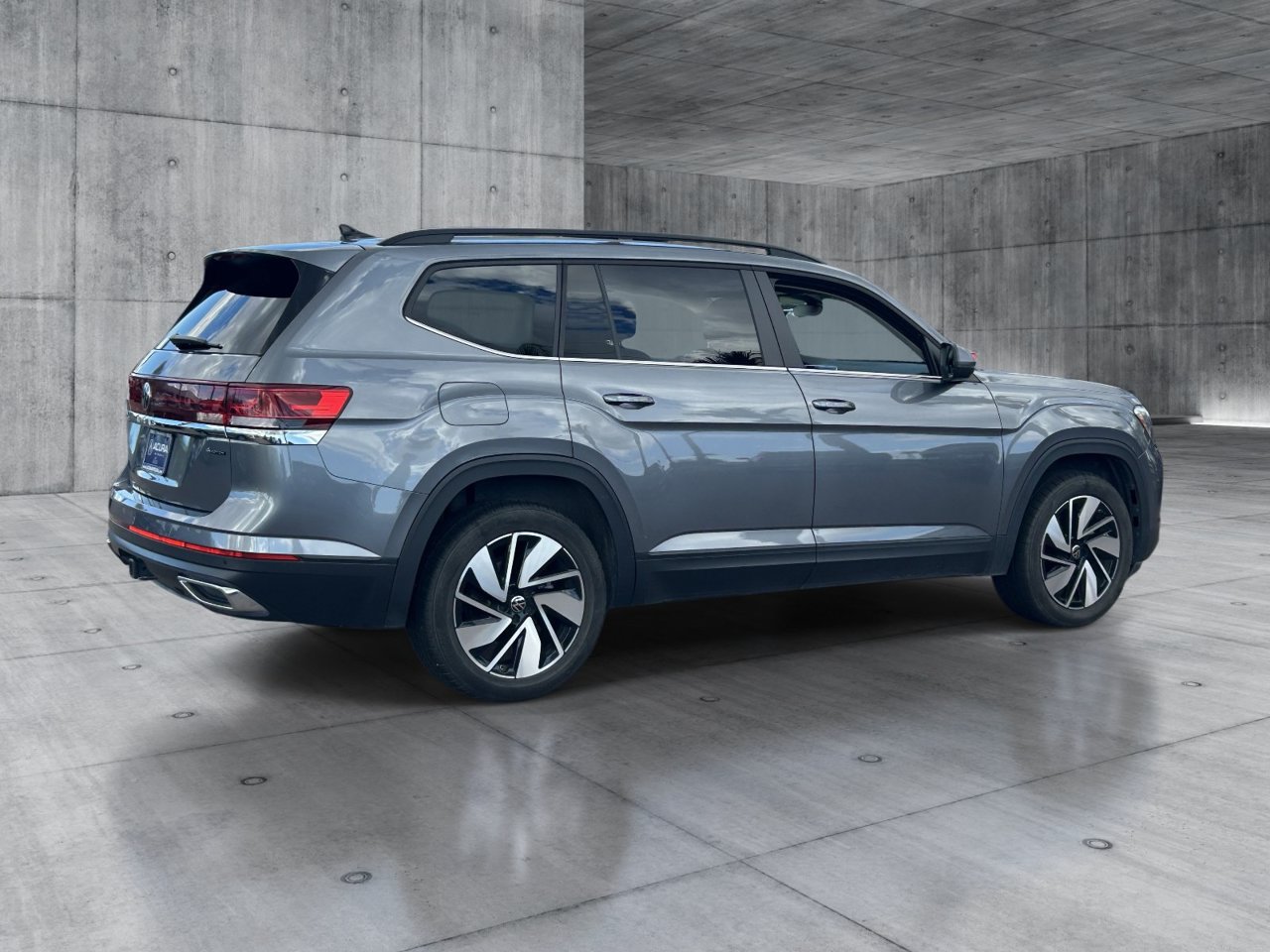 Used 2025 Volkswagen Atlas SE AWD/4WD image 5