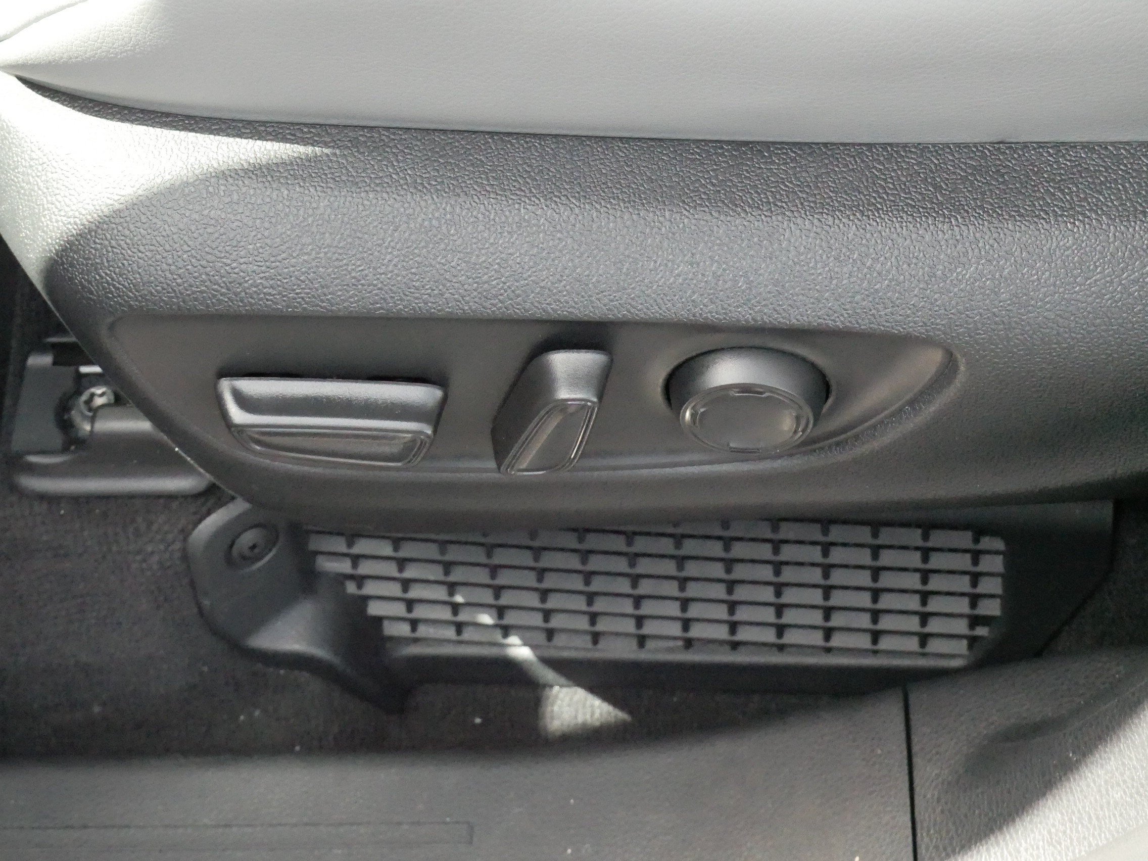 Used 2025 Toyota Sienna XLE w/ XLE Plus Package AWD/4WD image 20