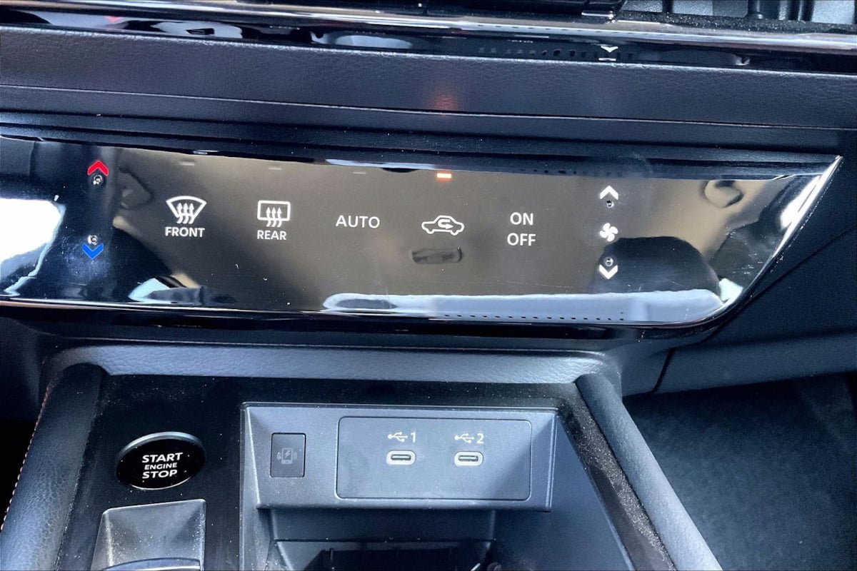 Used 2025 Nissan Kicks SR FWD image 31