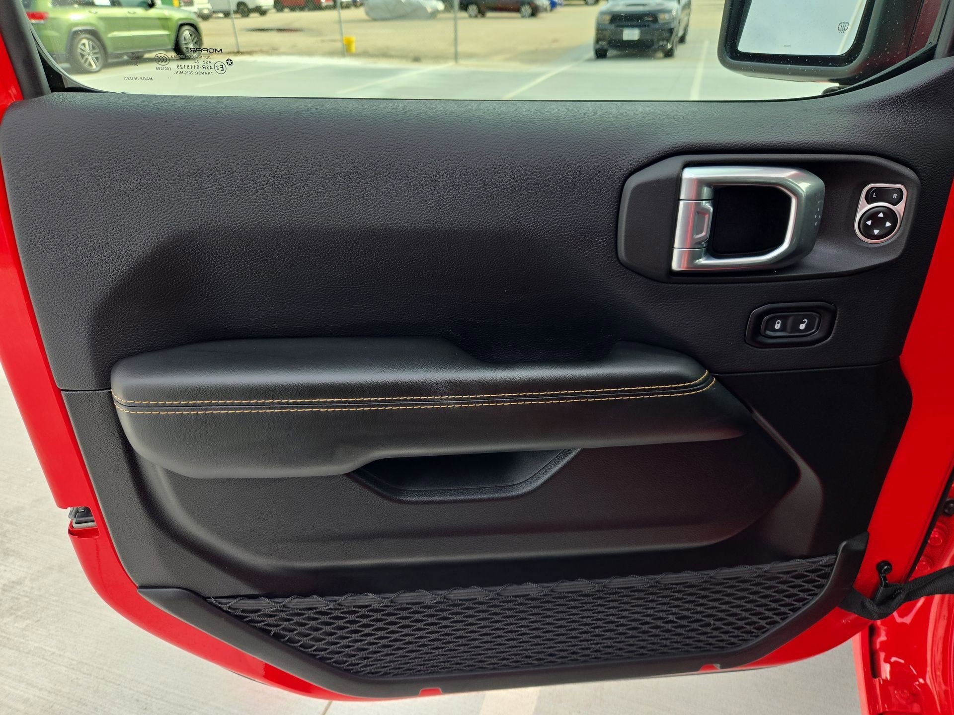 Used 2025 Jeep Wrangler Sahara AWD/4WD image 14