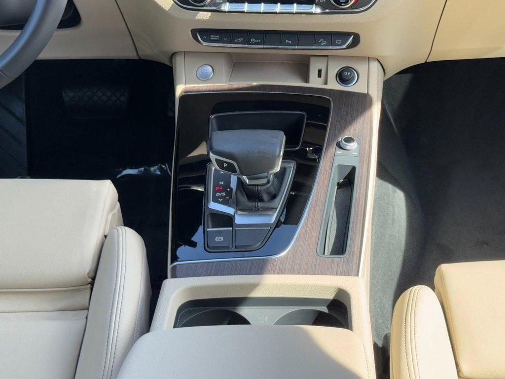 Used 2025 Audi Q5 e Premium Plus w/ Premium Plus Package image 15