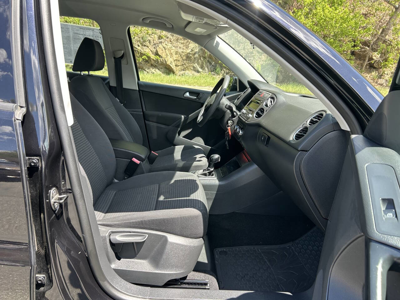 Used 2011 Volkswagen Tiguan S FWD image 21