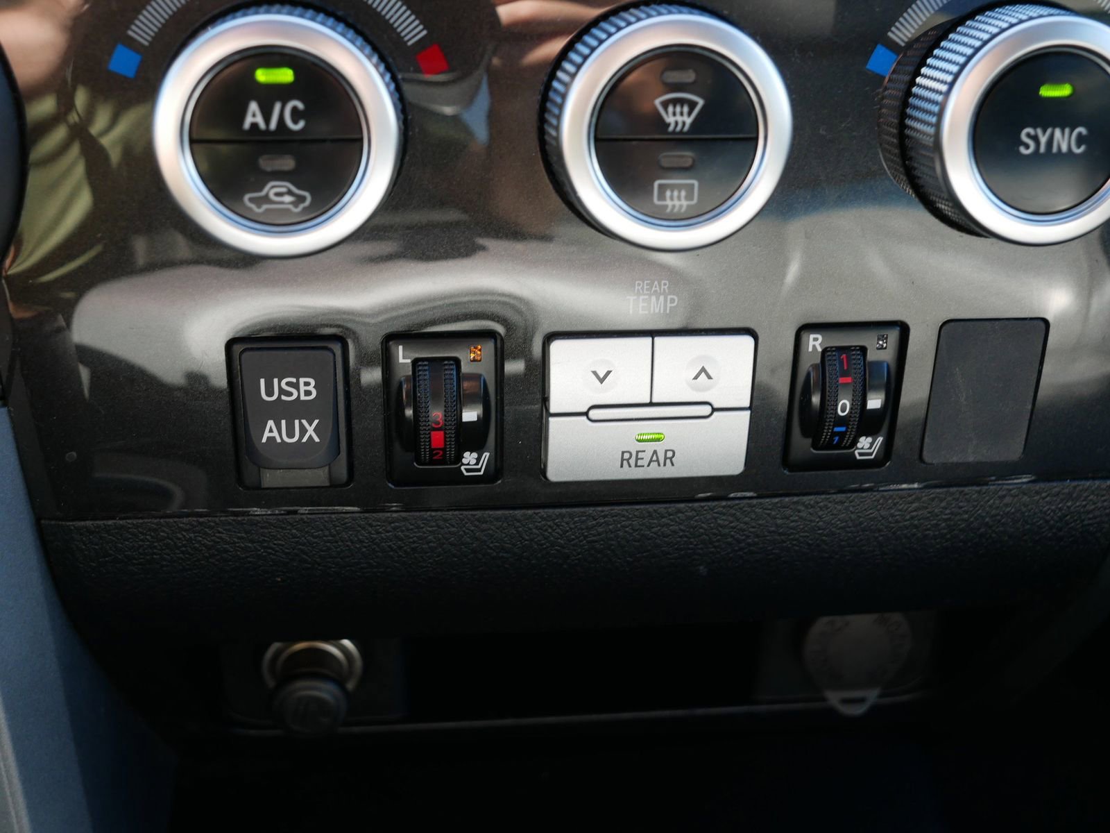 Used 2012 Toyota Sequoia Platinum AWD/4WD image 29