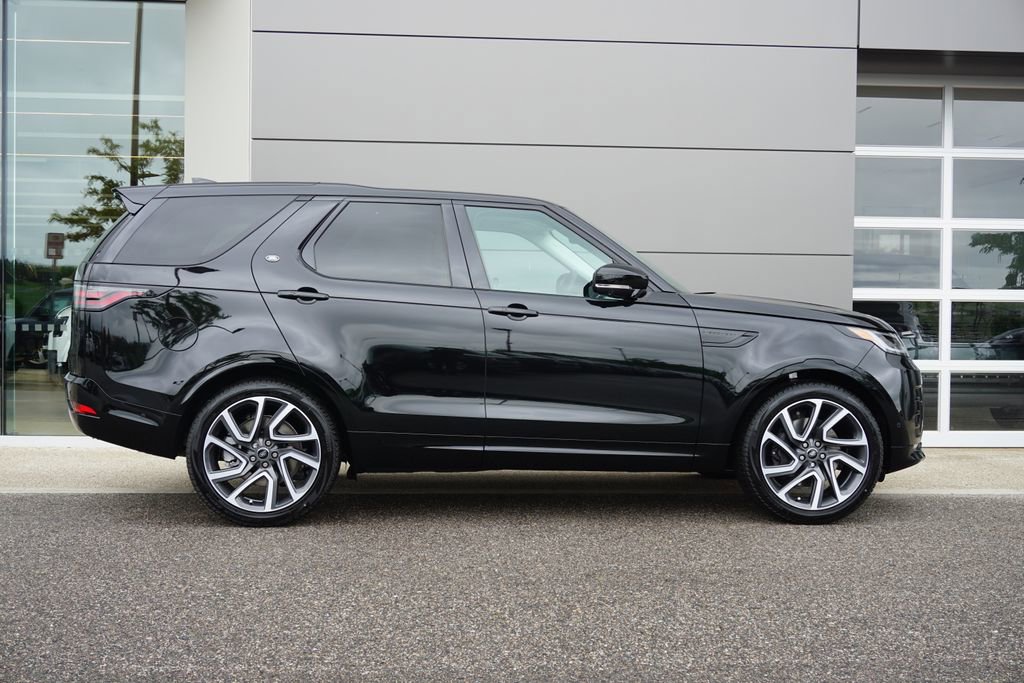 New 2025 Land Rover Discovery Dynamic SE image 7