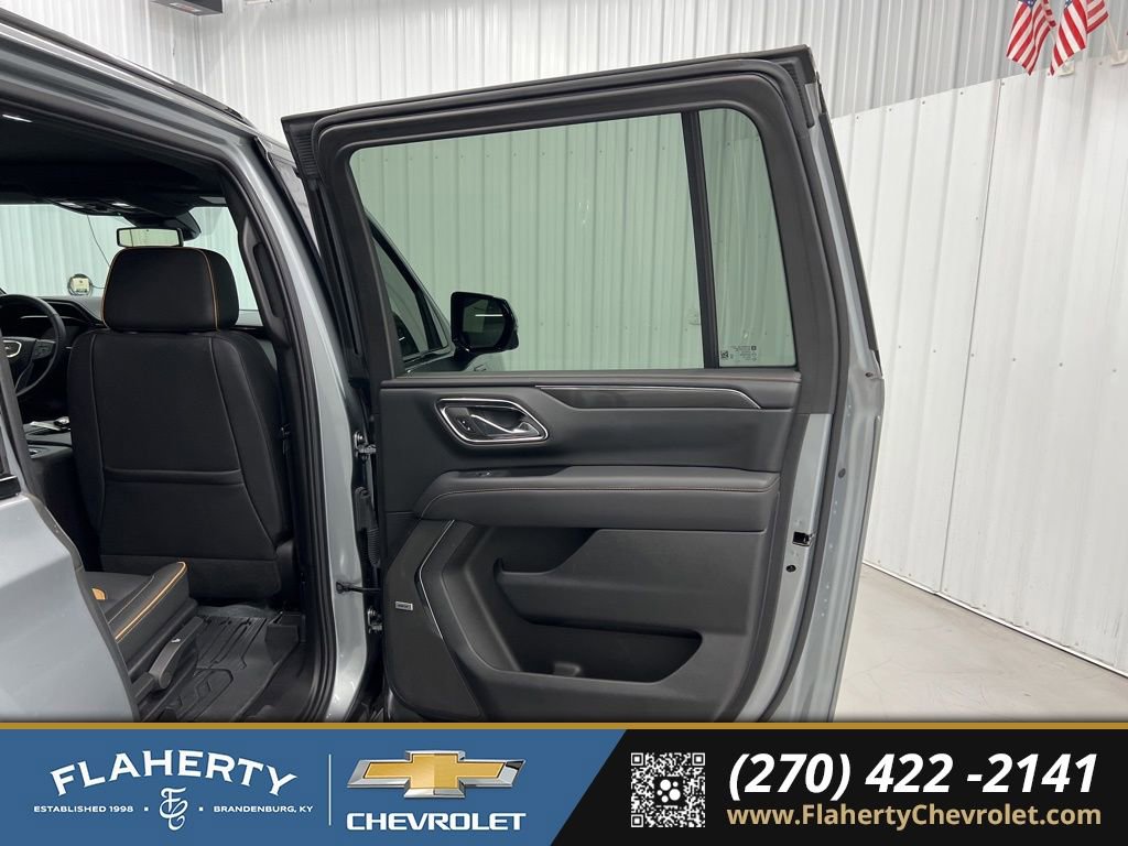 Used 2024 GMC Yukon XL AT4 w/ Technology Package image 12
