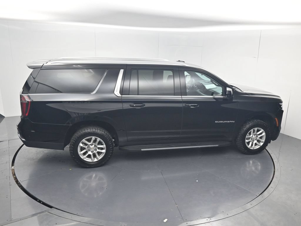 Used 2025 Chevrolet Suburban LT AWD/4WD image 56