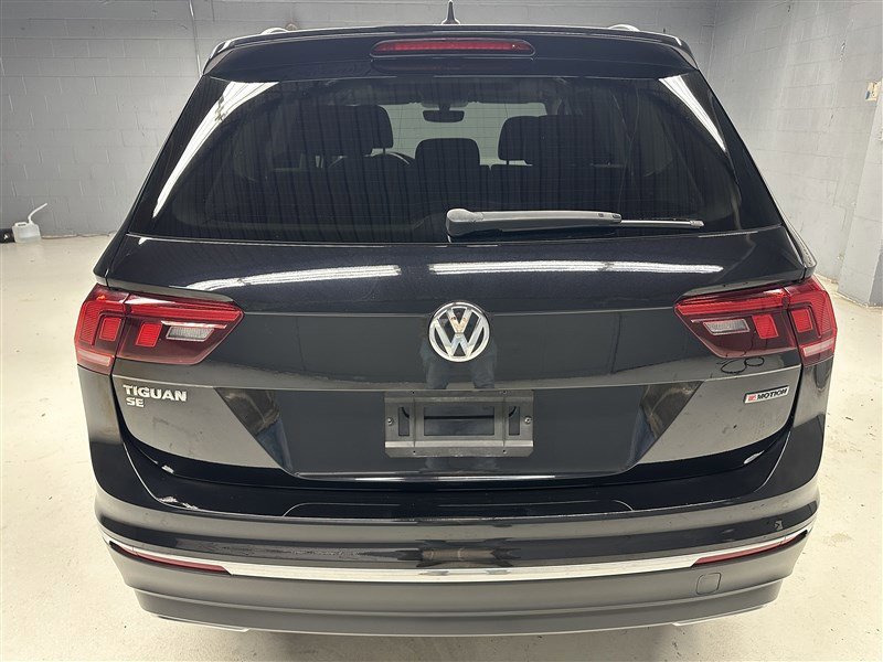 Used 2021 Volkswagen Tiguan SE w/ Panoramic Sunroof Package image 6