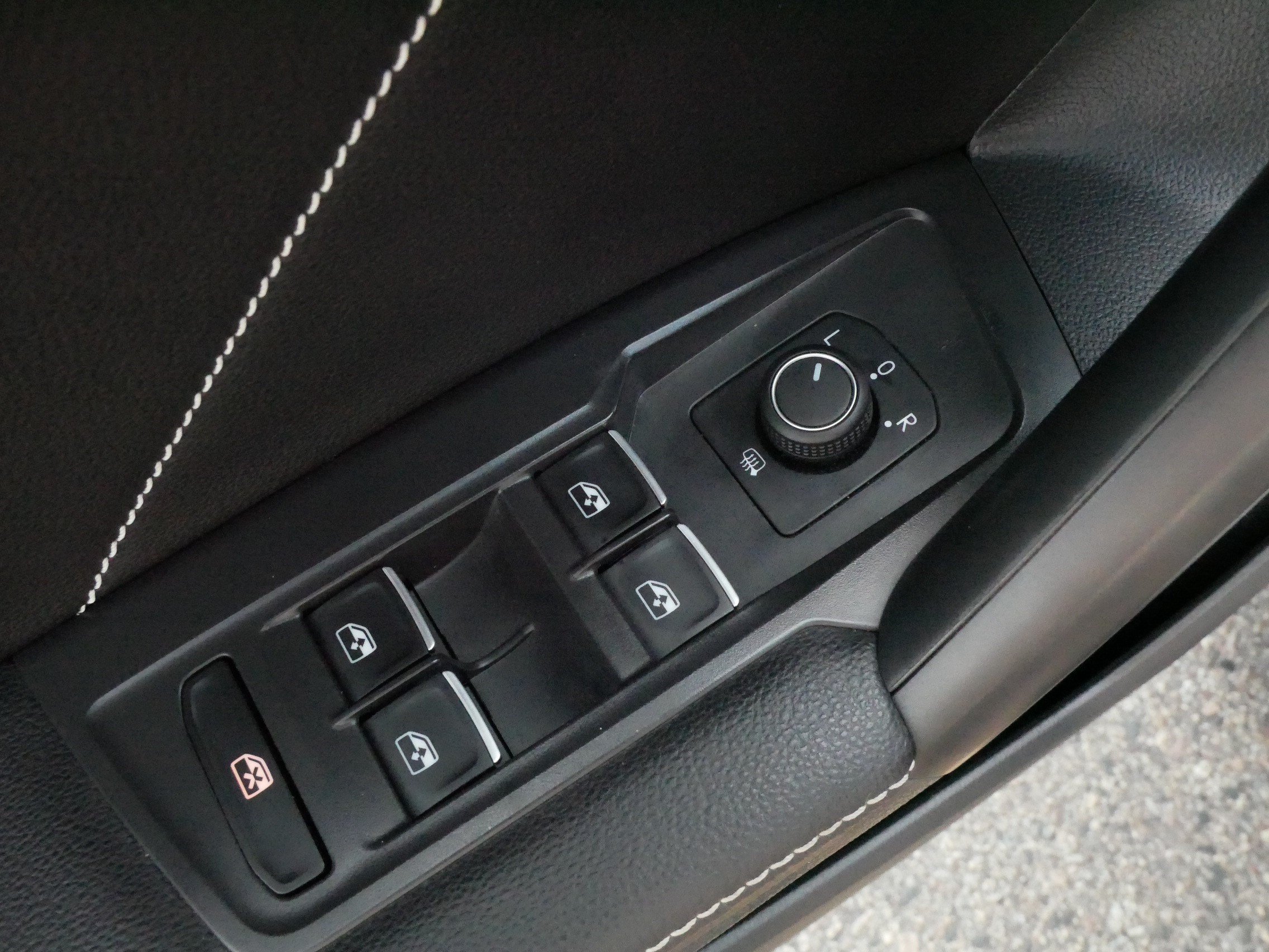 Certified 2023 Volkswagen Tiguan SE FWD image 19