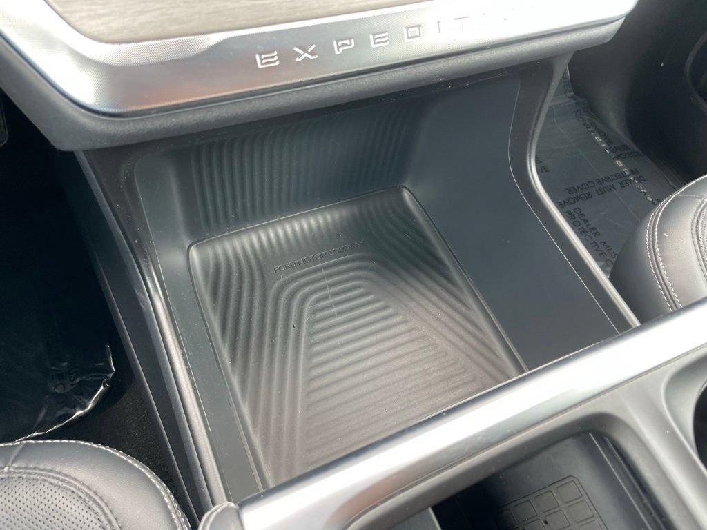 Used 2025 Ford Expedition Platinum AWD/4WD image 16
