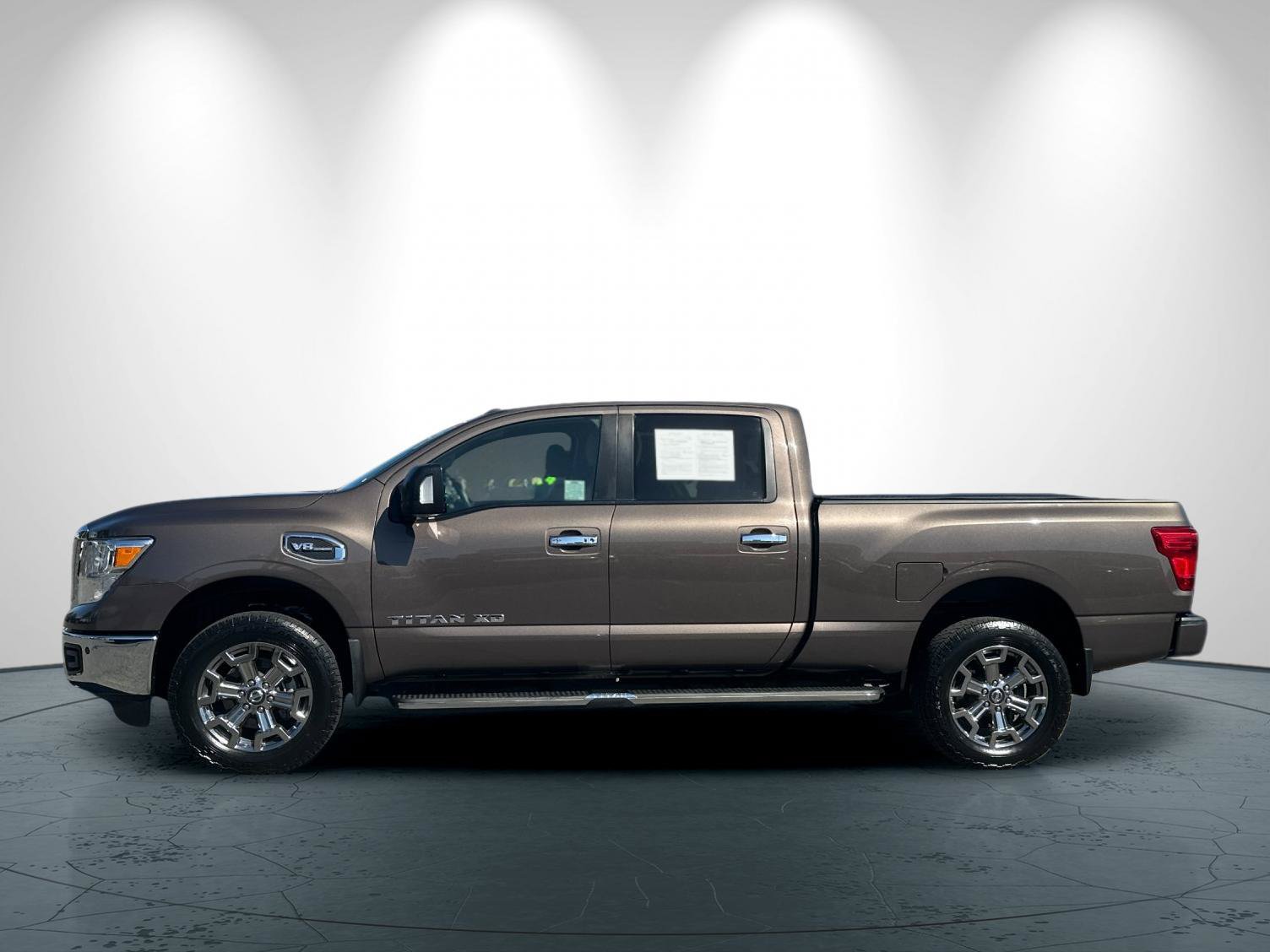 Used 2018 Nissan Titan SV w/ SV Convenience Package AWD/4WD image 7