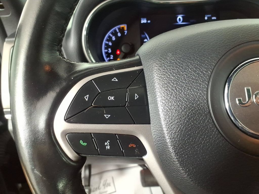 Used 2020 Jeep Grand Cherokee Limited AWD/4WD image 17