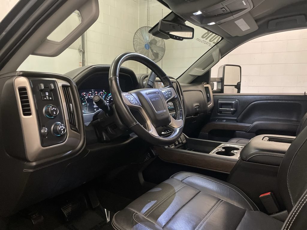 Used 2018 GMC Sierra 2500 Denali w/ Duramax Plus Package AWD/4WD image 2