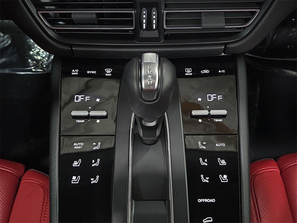 Used 2025 Porsche Macan image 19