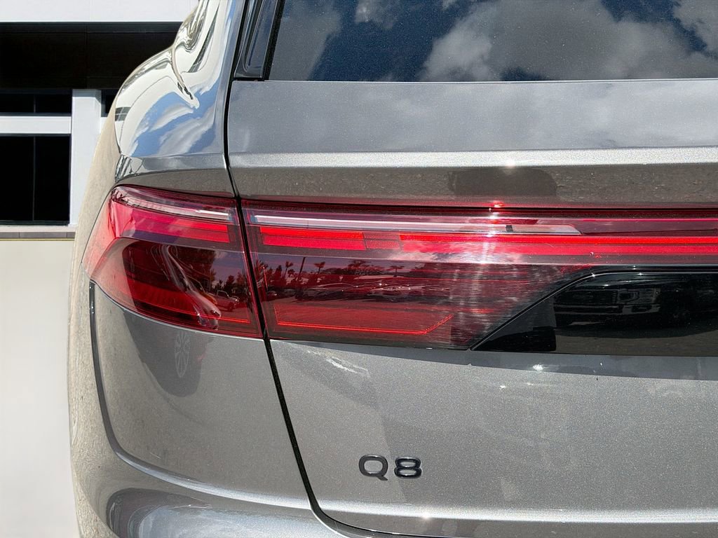 Used 2025 Audi Q8 Prestige image 14