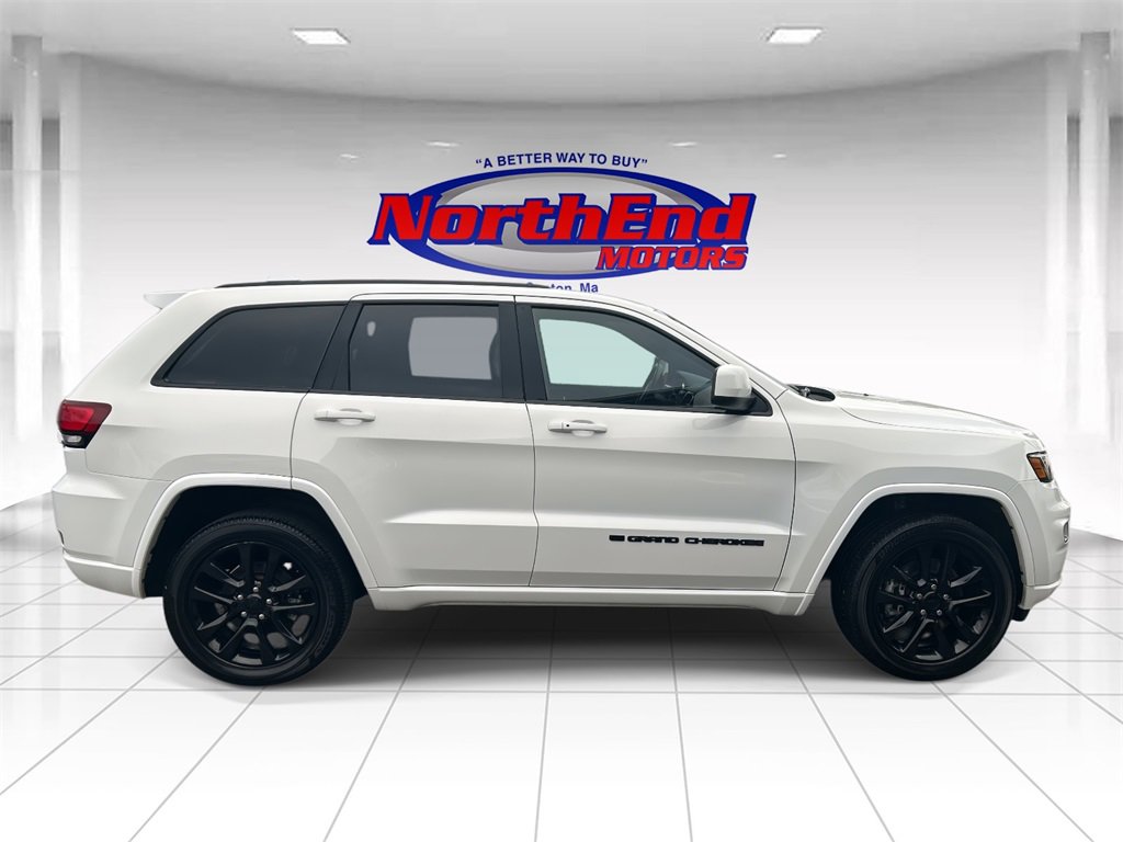 Used 2022 Jeep Grand Cherokee Laredo X image 2