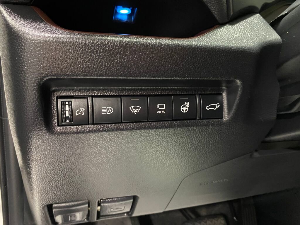 Used 2019 Toyota RAV4 Limited w/ Advanced Technology Package AWD/4WD image 21