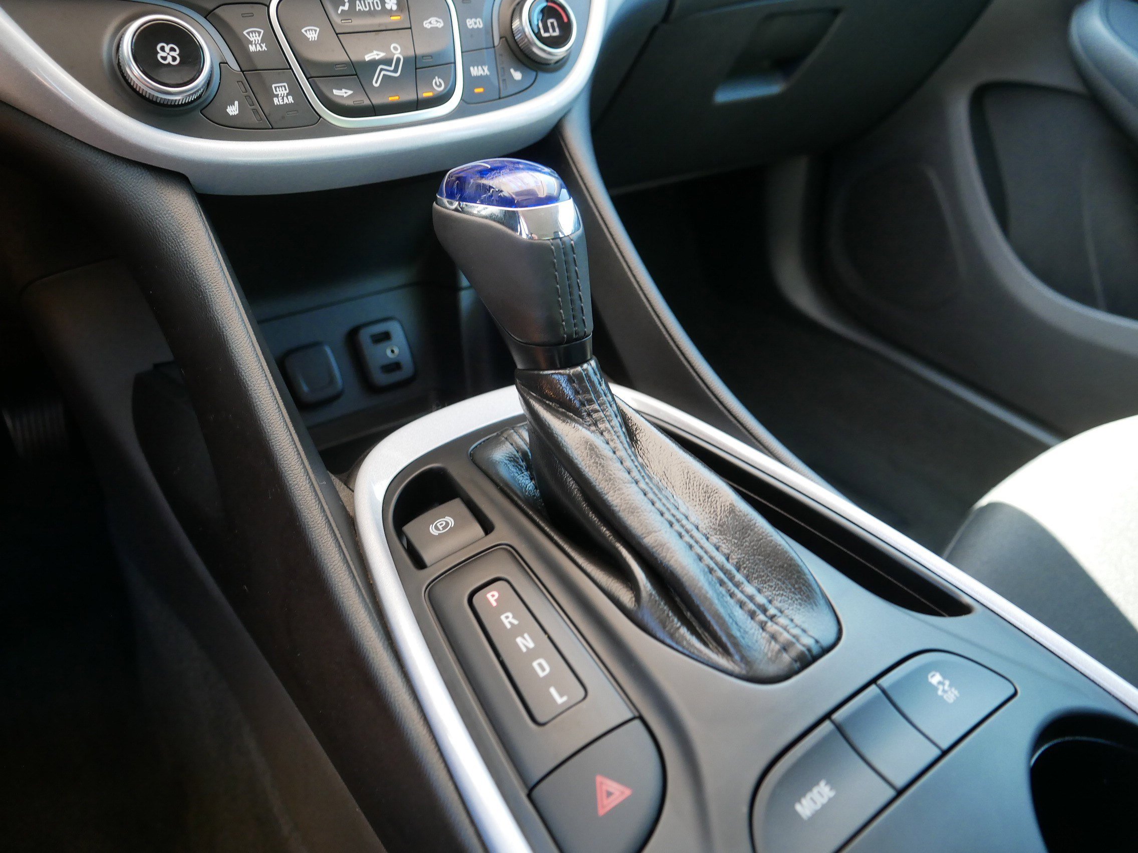 Used 2016 Chevrolet Volt LT w/ Comfort Package FWD image 24