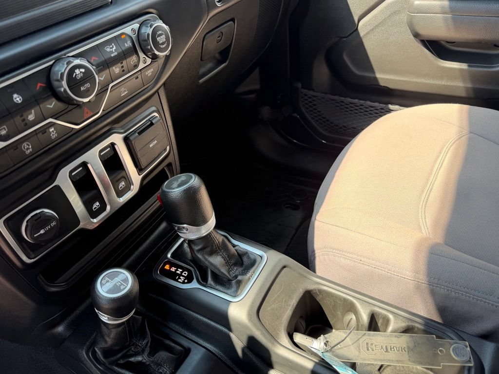 Used 2023 Jeep Wrangler Sport AWD/4WD image 16