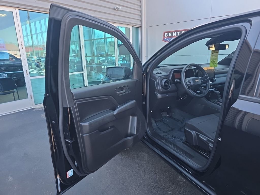 Used 2023 Chevrolet Colorado W/T image 11