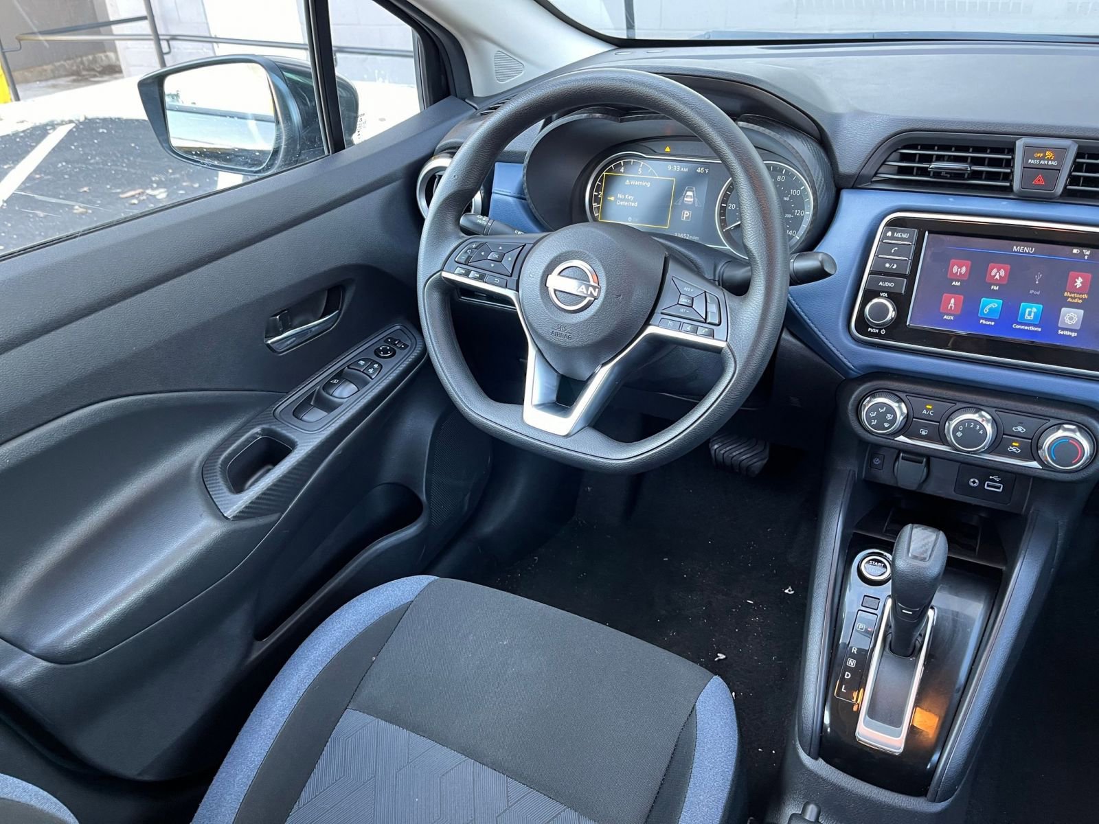 Used 2025 Nissan Versa SV image 31