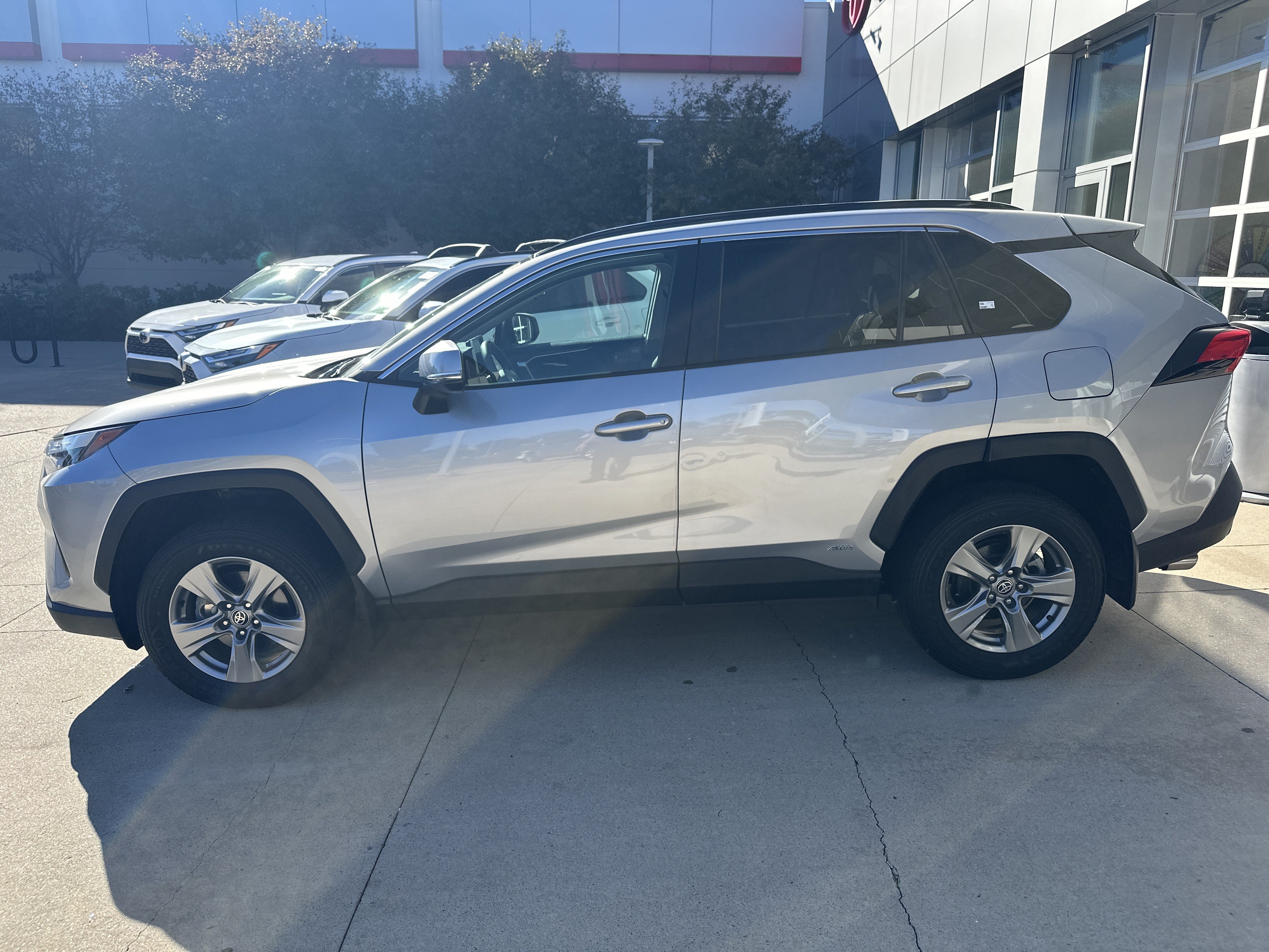 Used 2024 Toyota RAV4 XLE AWD/4WD image 9