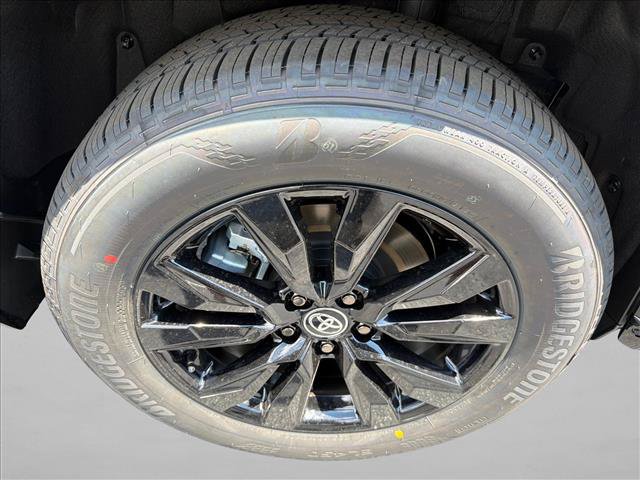 Used 2026 Toyota RAV4 SE w/ Convenience Package AWD/4WD image 17
