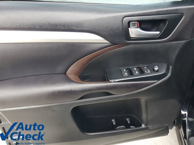 Used 2016 Toyota Highlander XLE AWD/4WD image 21