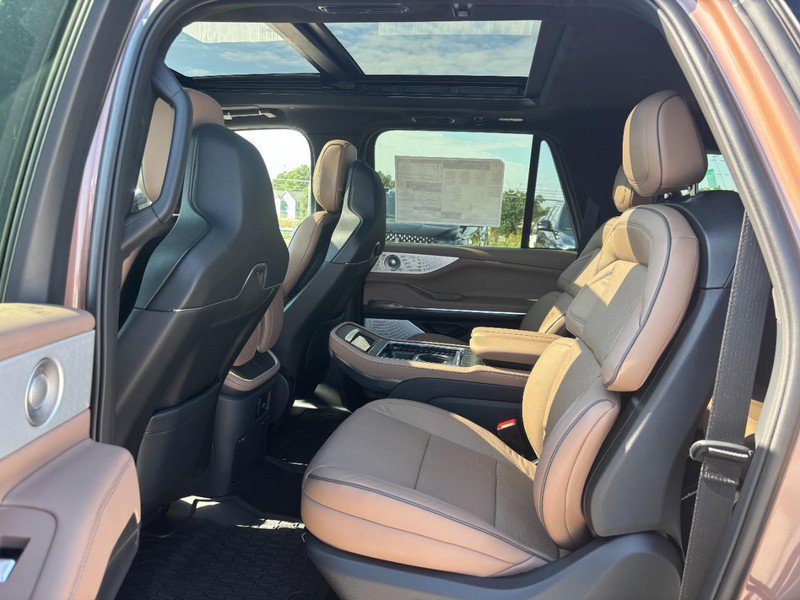 New 2026 Lincoln Navigator L Black Label AWD/4WD image 10