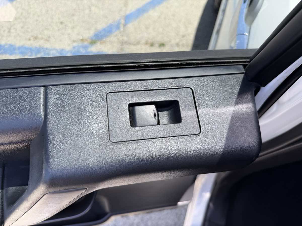 Used 2012 Nissan Titan SL RWD image 19