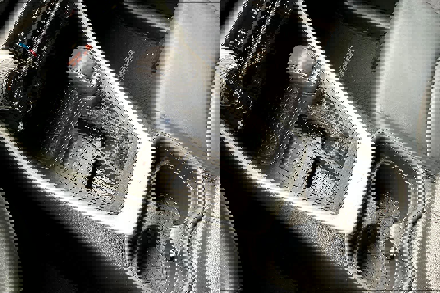 Used 2020 Toyota RAV4 XLE Premium image 16