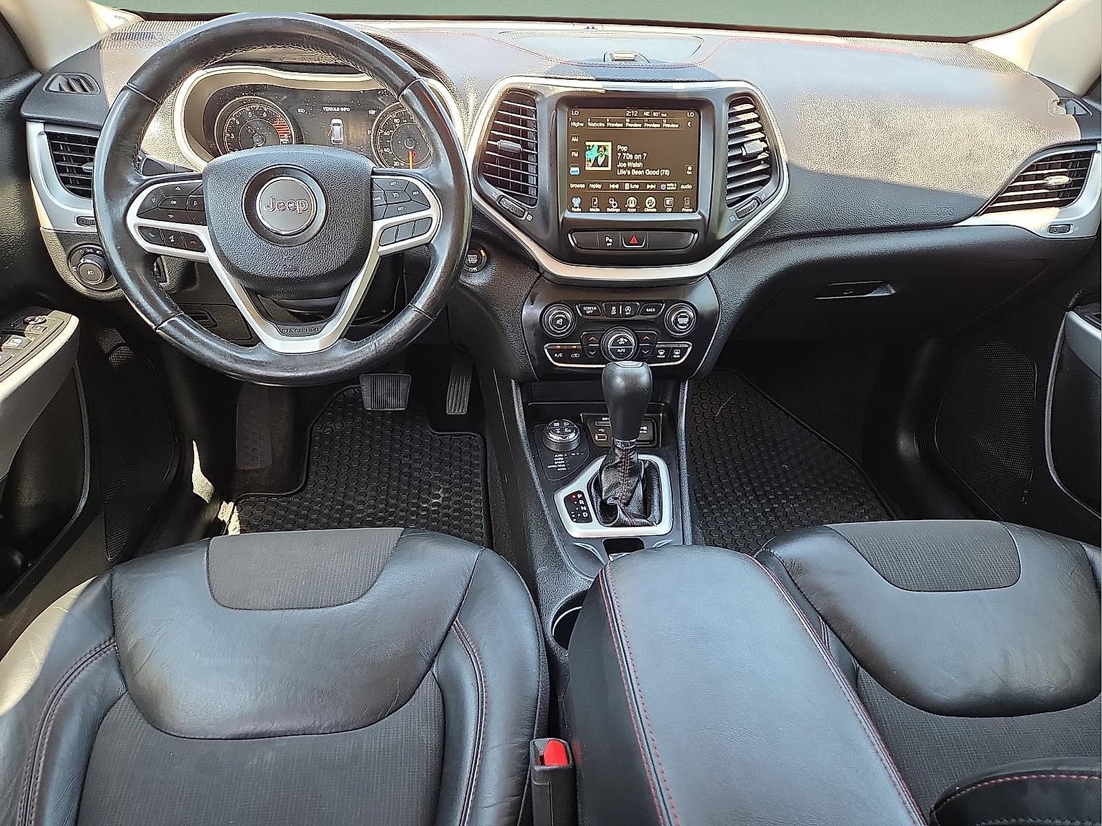 Used 2018 Jeep Cherokee Trailhawk AWD/4WD image 11
