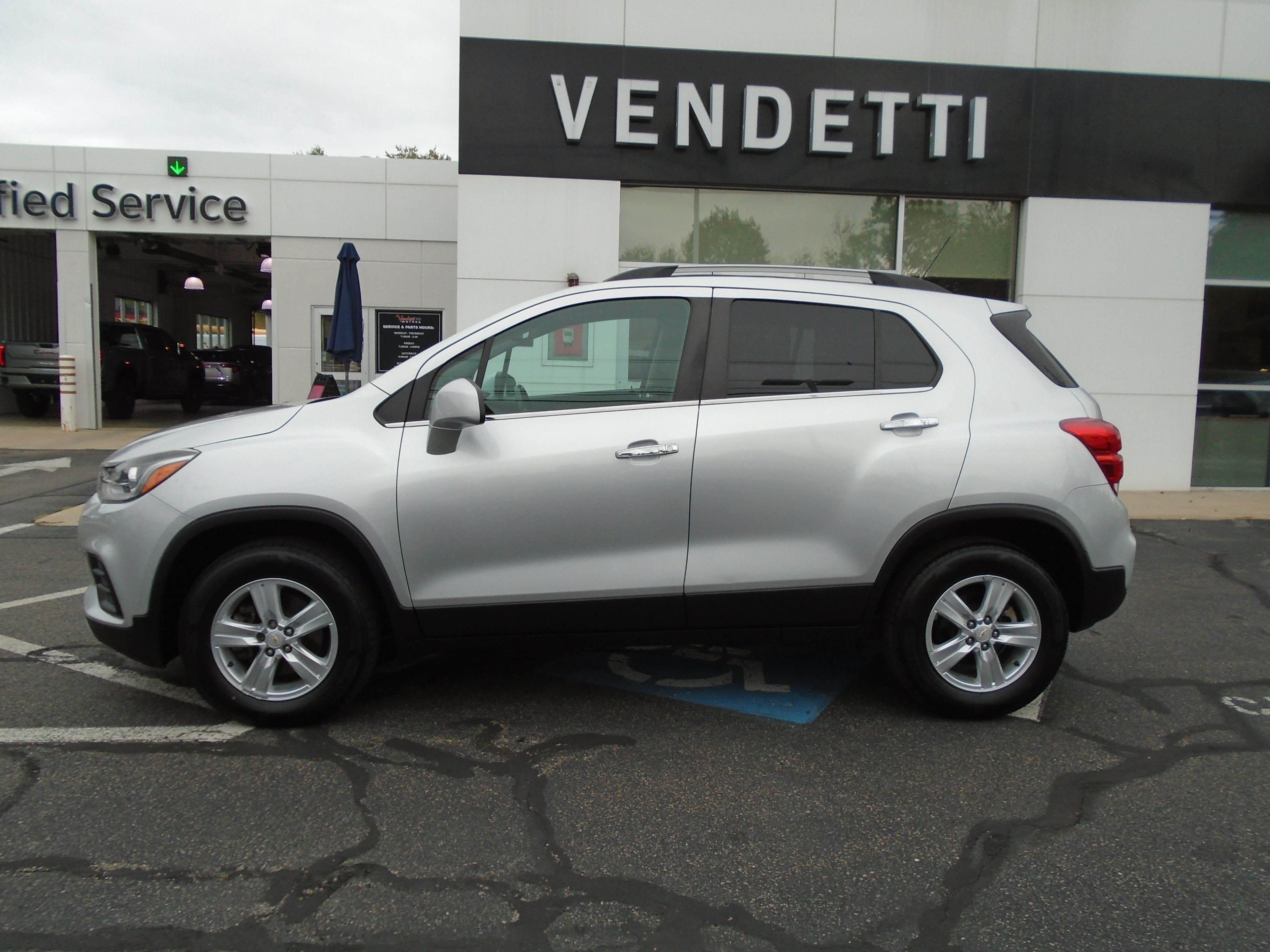 Certified 2018 Chevrolet Trax LT w/ LT Convenience Package AWD/4WD image 9