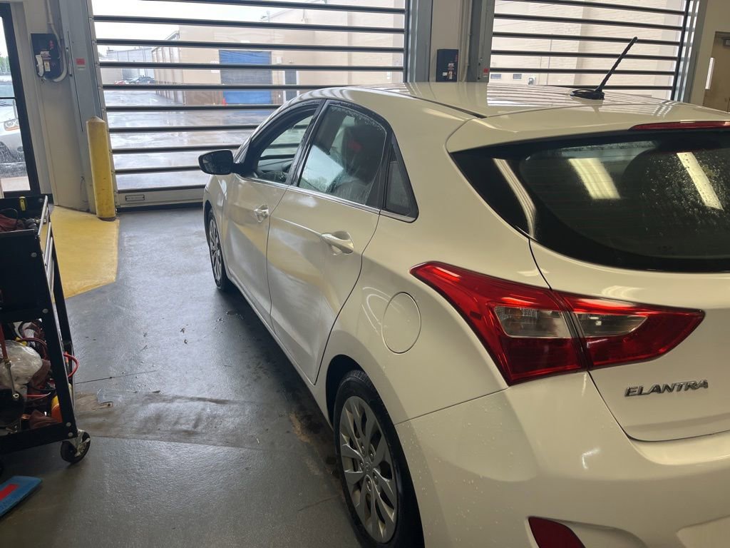 Used 2017 Hyundai Elantra GT FWD image 6
