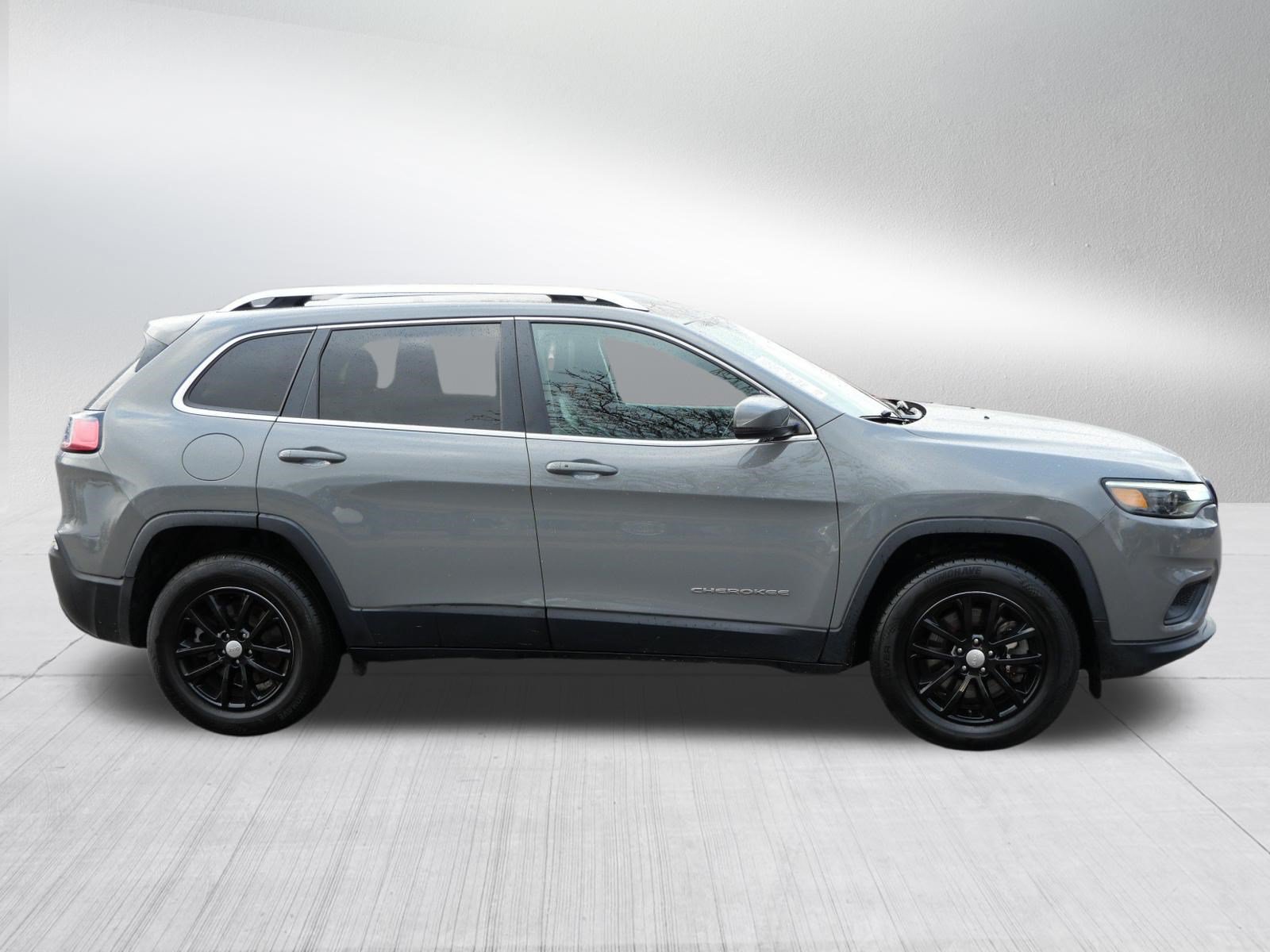 Used 2020 Jeep Cherokee Latitude Plus w/ Cold Weather Group AWD/4WD image 8