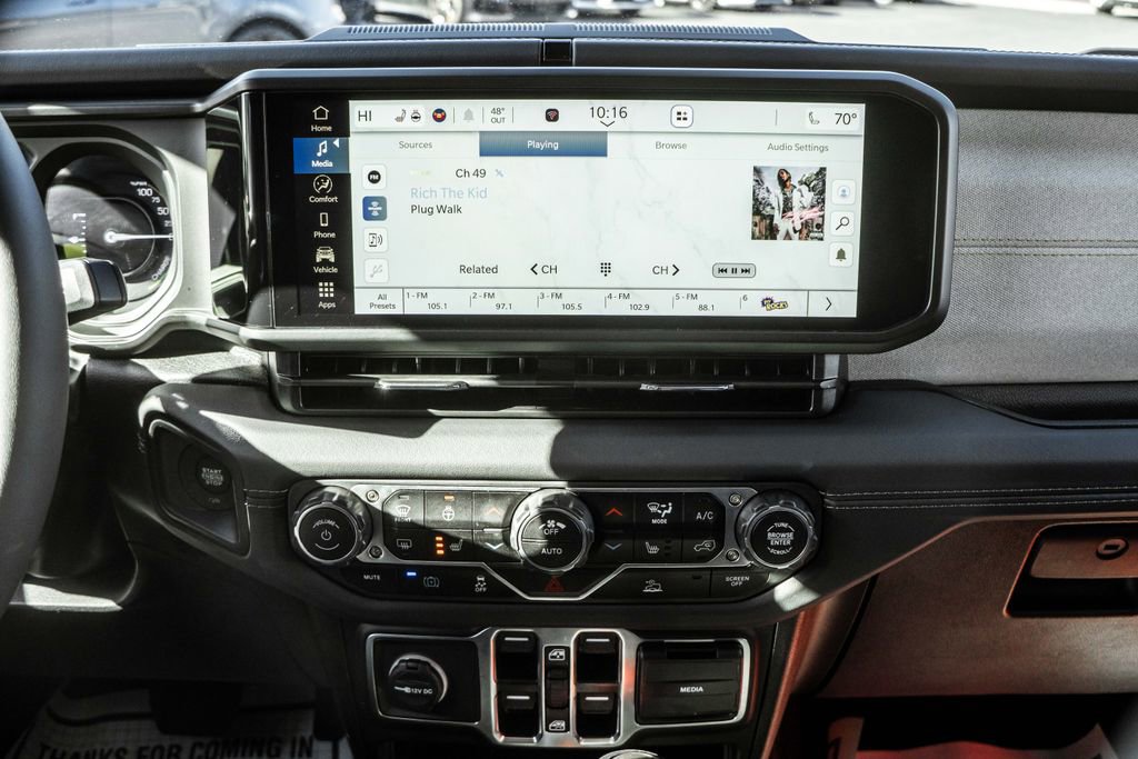 Used 2025 Jeep Wrangler Unlimited Sahara image 18