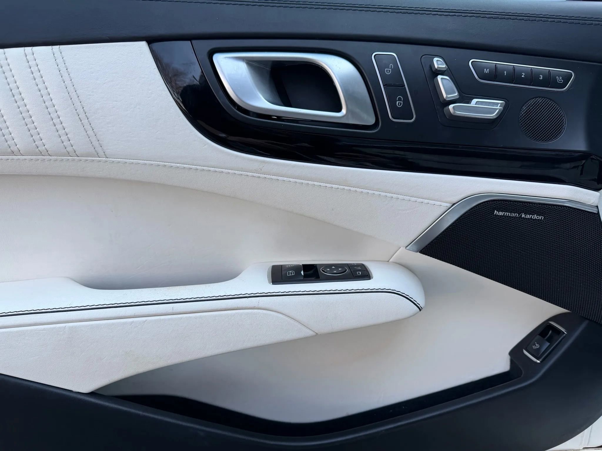 Used 2016 Mercedes-Benz SL 550 w/ Driver Assistance Package image 14