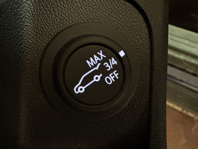 Used 2022 GMC Terrain SLE w/ Driver Convenience Package image 11