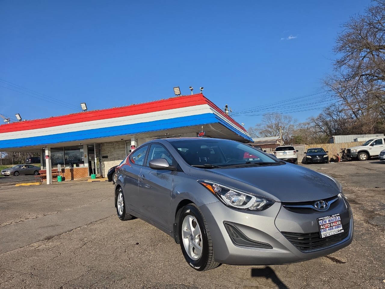 Used 2015 Hyundai Elantra SE FWD image 5