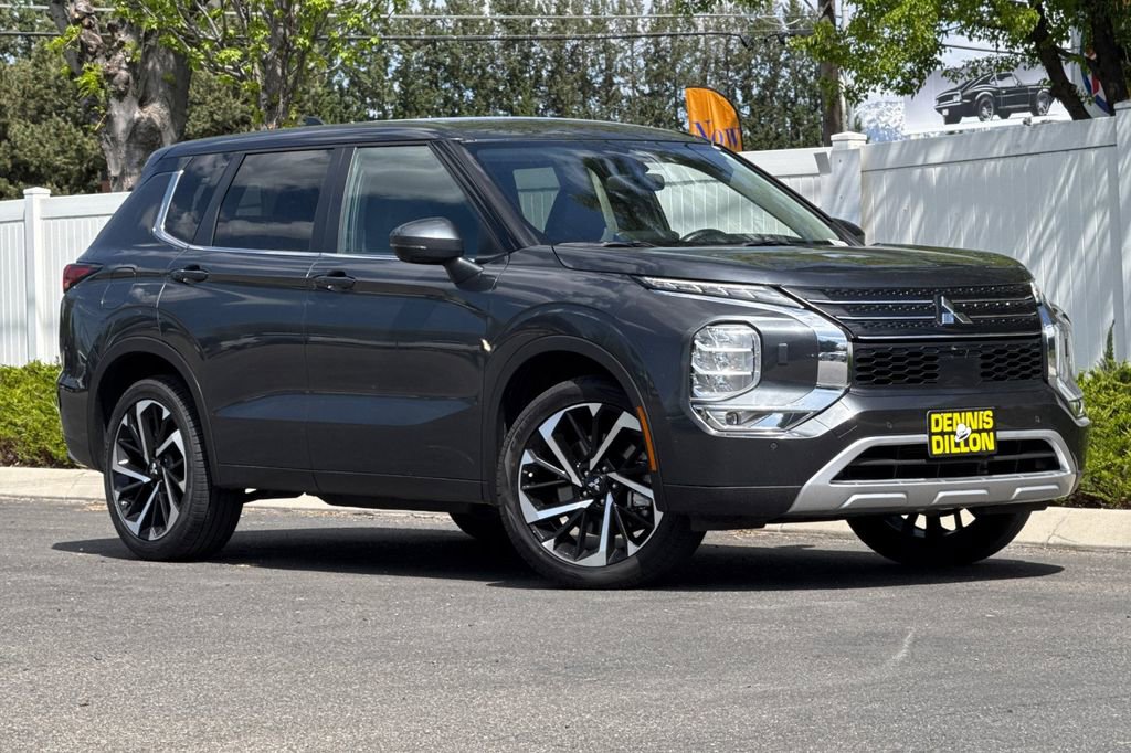 Used 2024 Mitsubishi Outlander SE AWD/4WD image 1