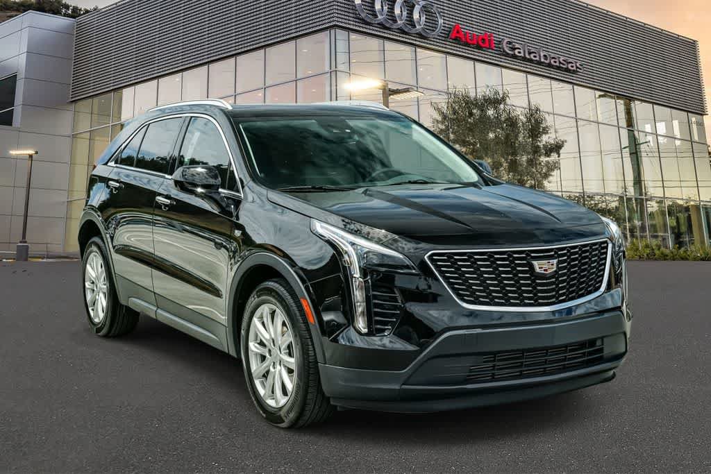 Used 2023 Cadillac XT4 Luxury w/ Cold Weather Package FWD image 5