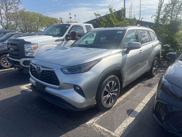 Certified 2024 Toyota Highlander XLE AWD/4WD image 1